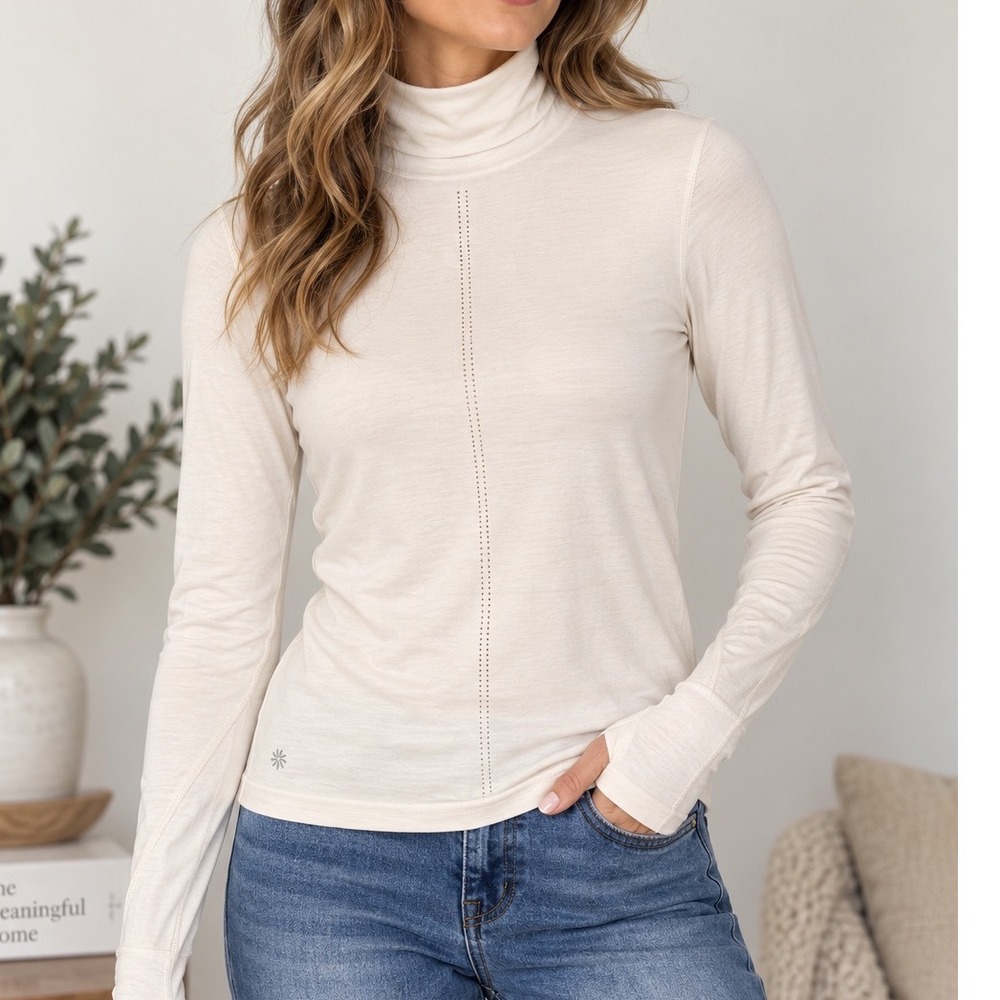 Athleta Women Cream Mock Neck Long Sleeve Pointelle Detail Top Size S Thumbholes